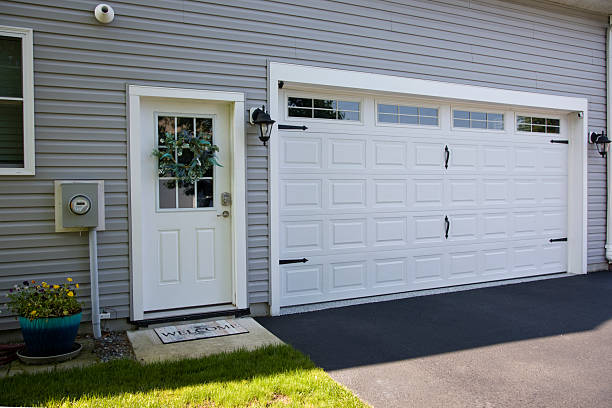 24/7 Emergency Garage Door Panel Replacement experts in Cando, ND